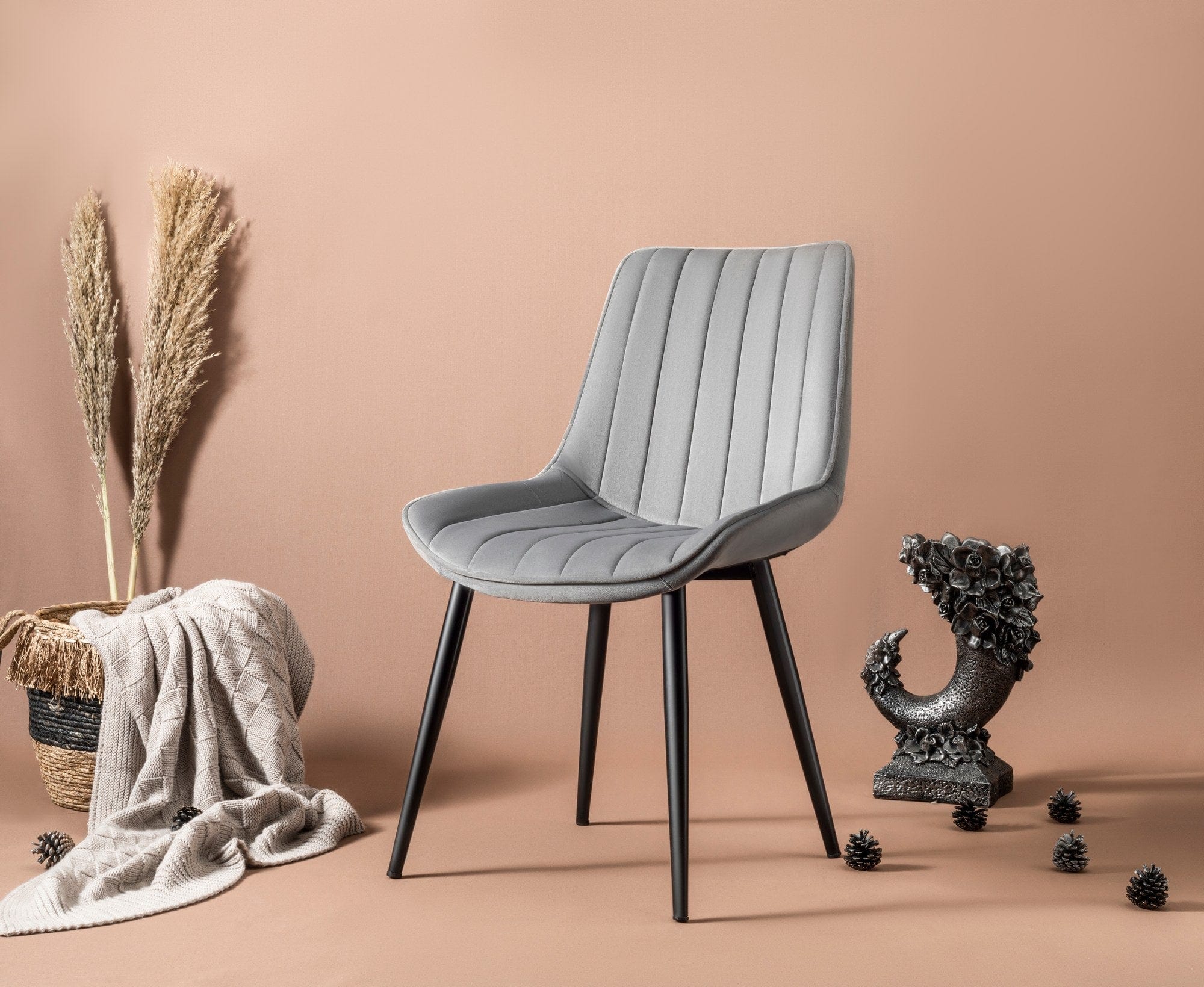 Set 4 scaune tapitate cu stofa si picioare metalice, Venus Gri / Negru, l51xA45xH90 cm
