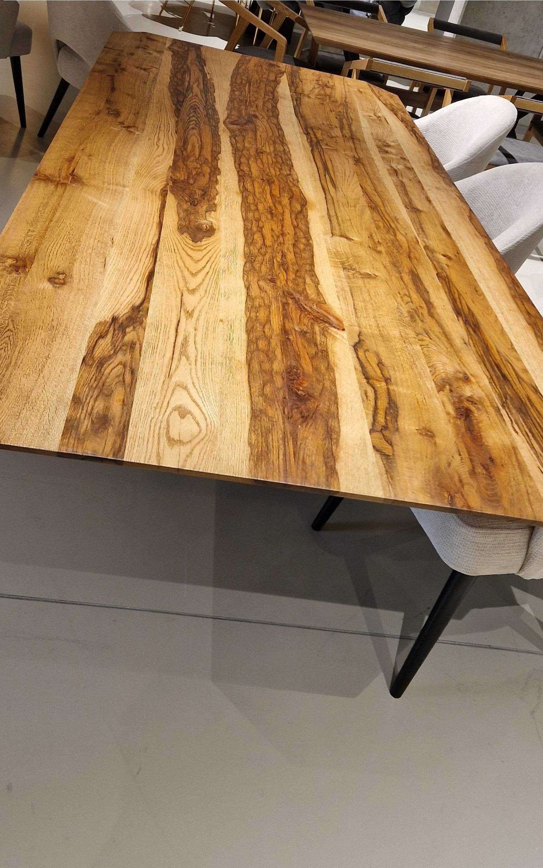 Masa din lemn de stejar salbatic, cu picioare metalice, Amelie New Rustic Swiss Edge Castle Brown (2)