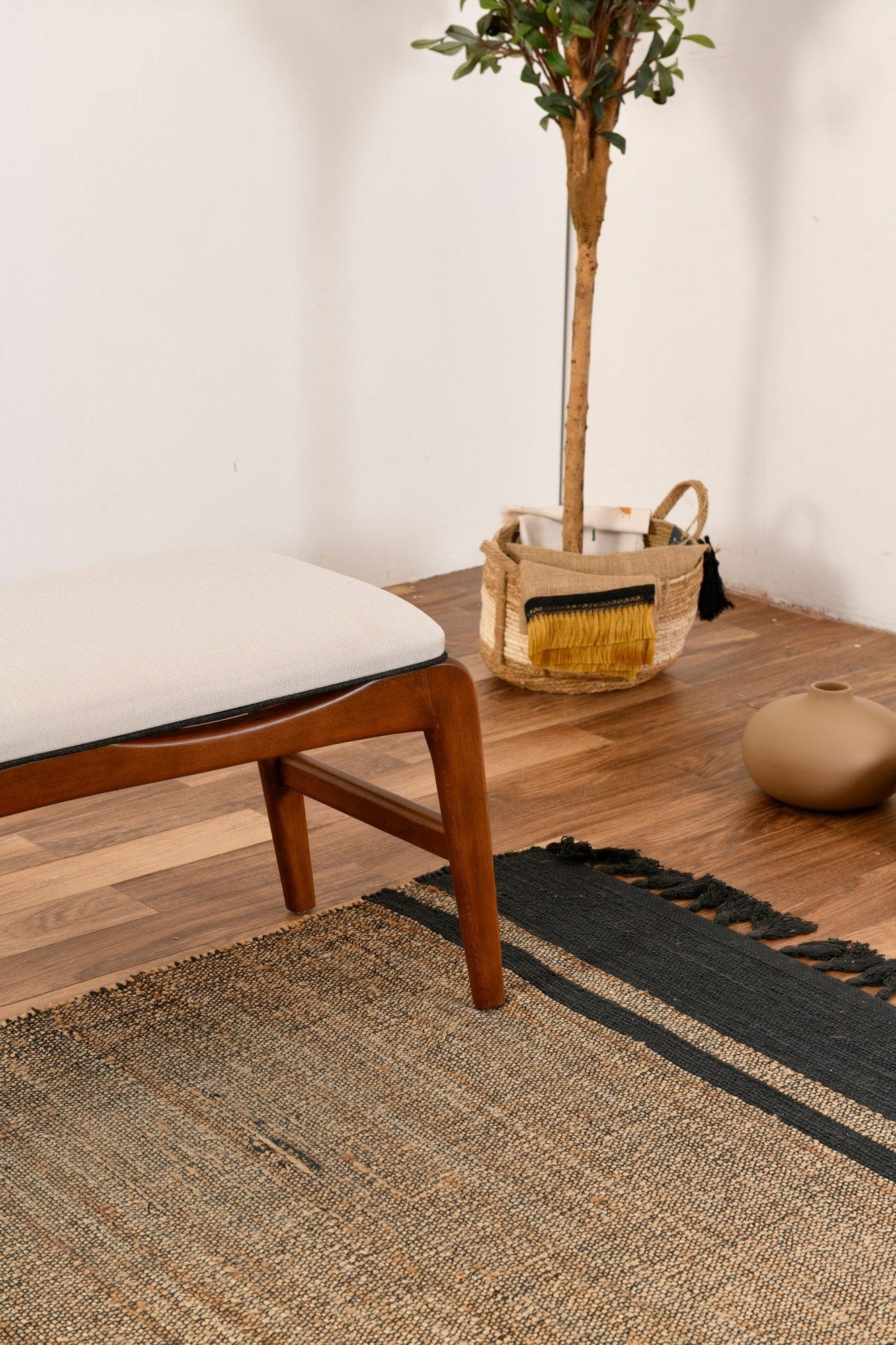 Banca tapitata cu stofa si picioare din lemn, Touch Crem / Nuc, l120xA40xH45 cm (3)