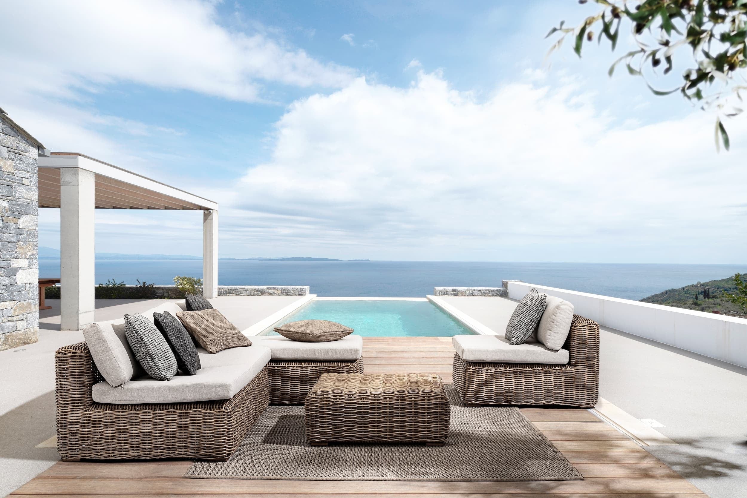 Canapea fixa pentru gradina / terasa, din aluminiu si fibre sintetice, cu perne detasabile, 2 locuri, Coraline Gri Deschis / Natural, l163xA98xH79 cm (1)