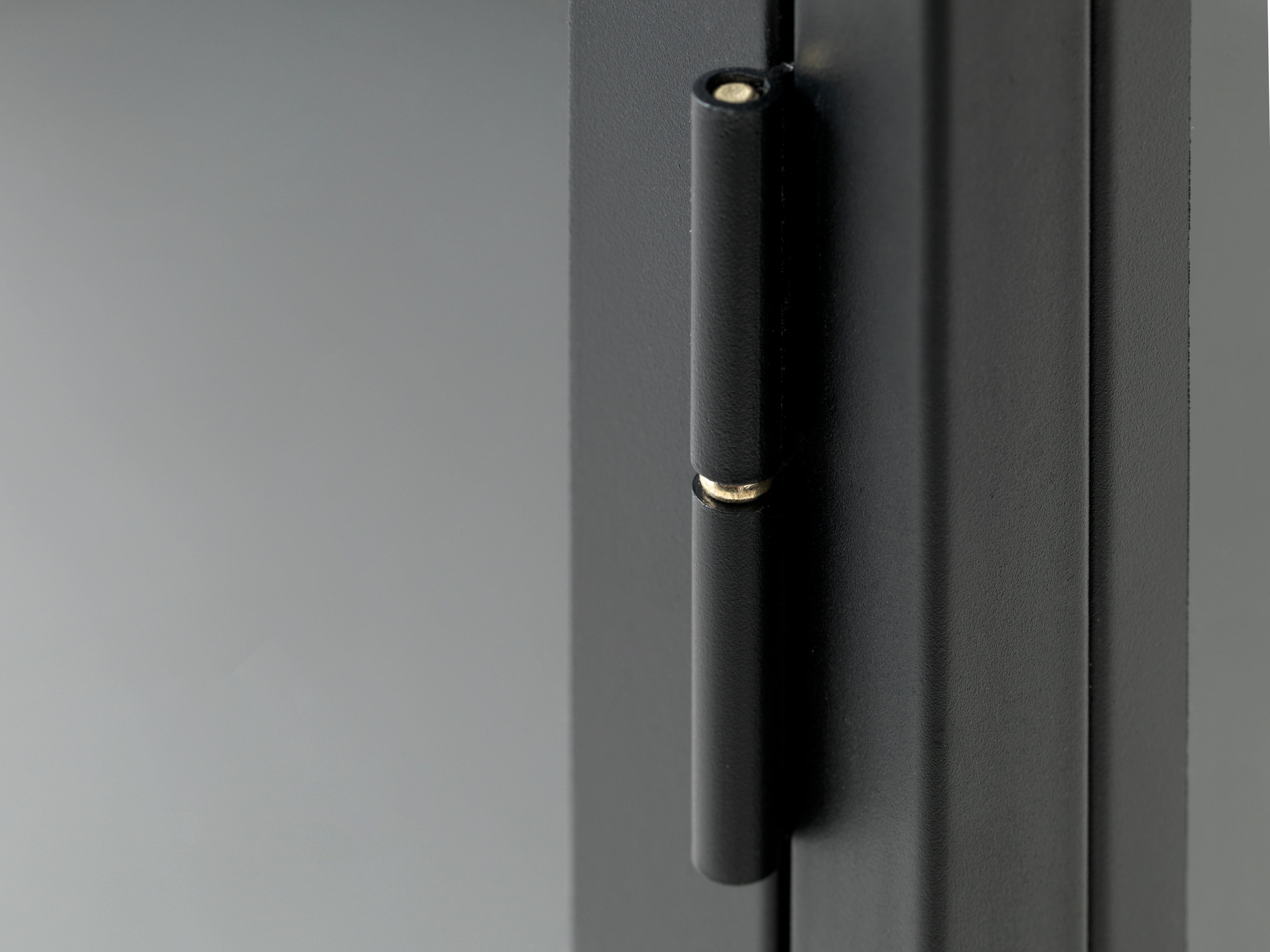 Unique Furniture A/S Comoda TV din metal si sticla, cu 3 usi, Carmel Negru, l132xA40xH52 cm