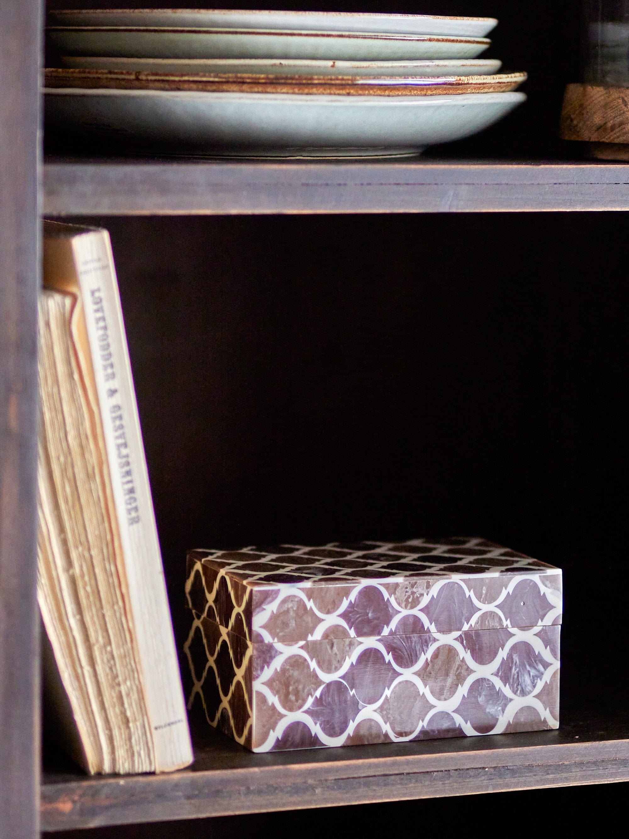 Bloomingville Cutie pentru depozitare din rasina, cu capac, Kino Maro, l15xA10xH7,5 cm