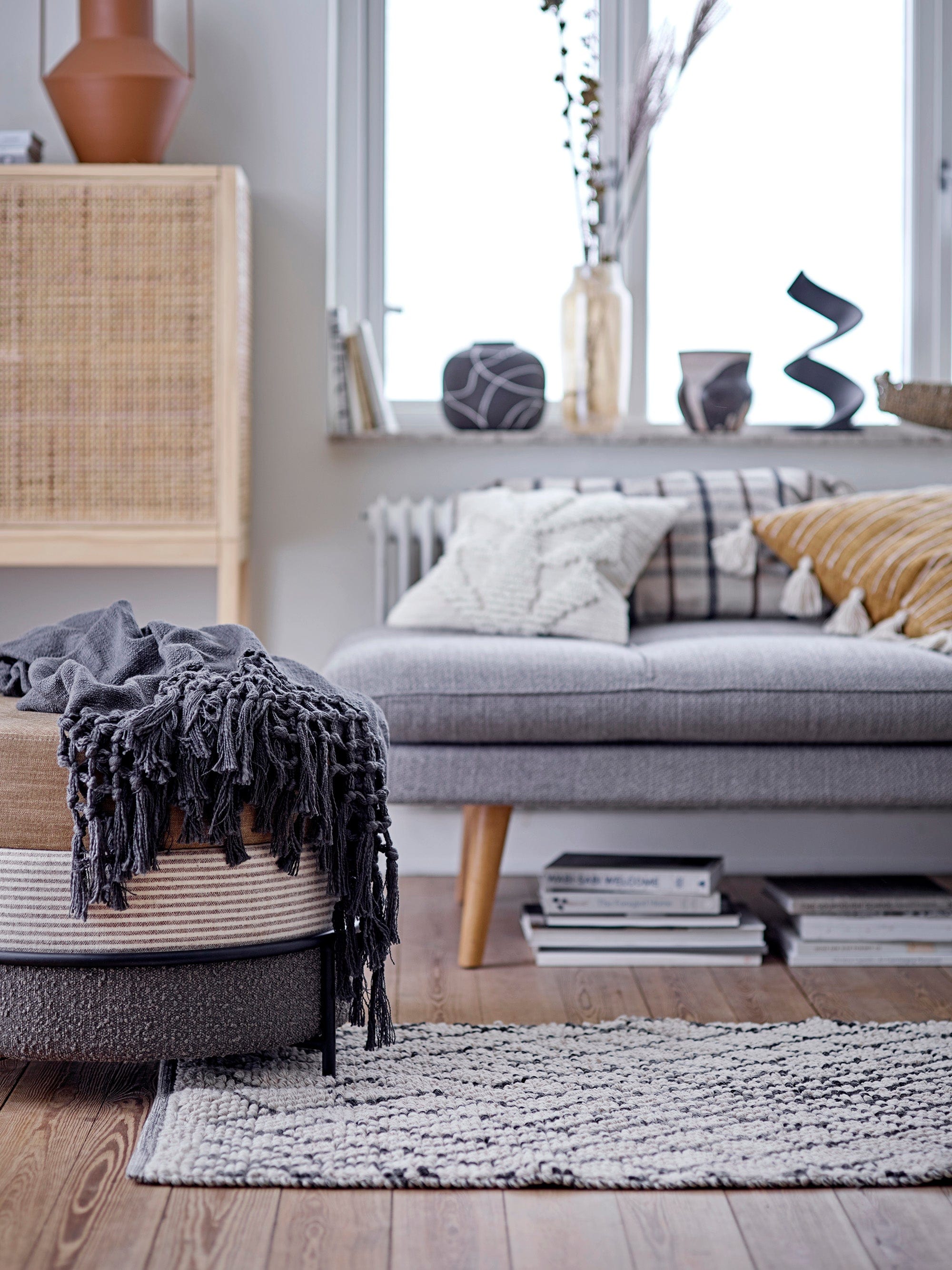 Decoratiune din polirasina, Siele Negru, Ø16xH32 cm (2)