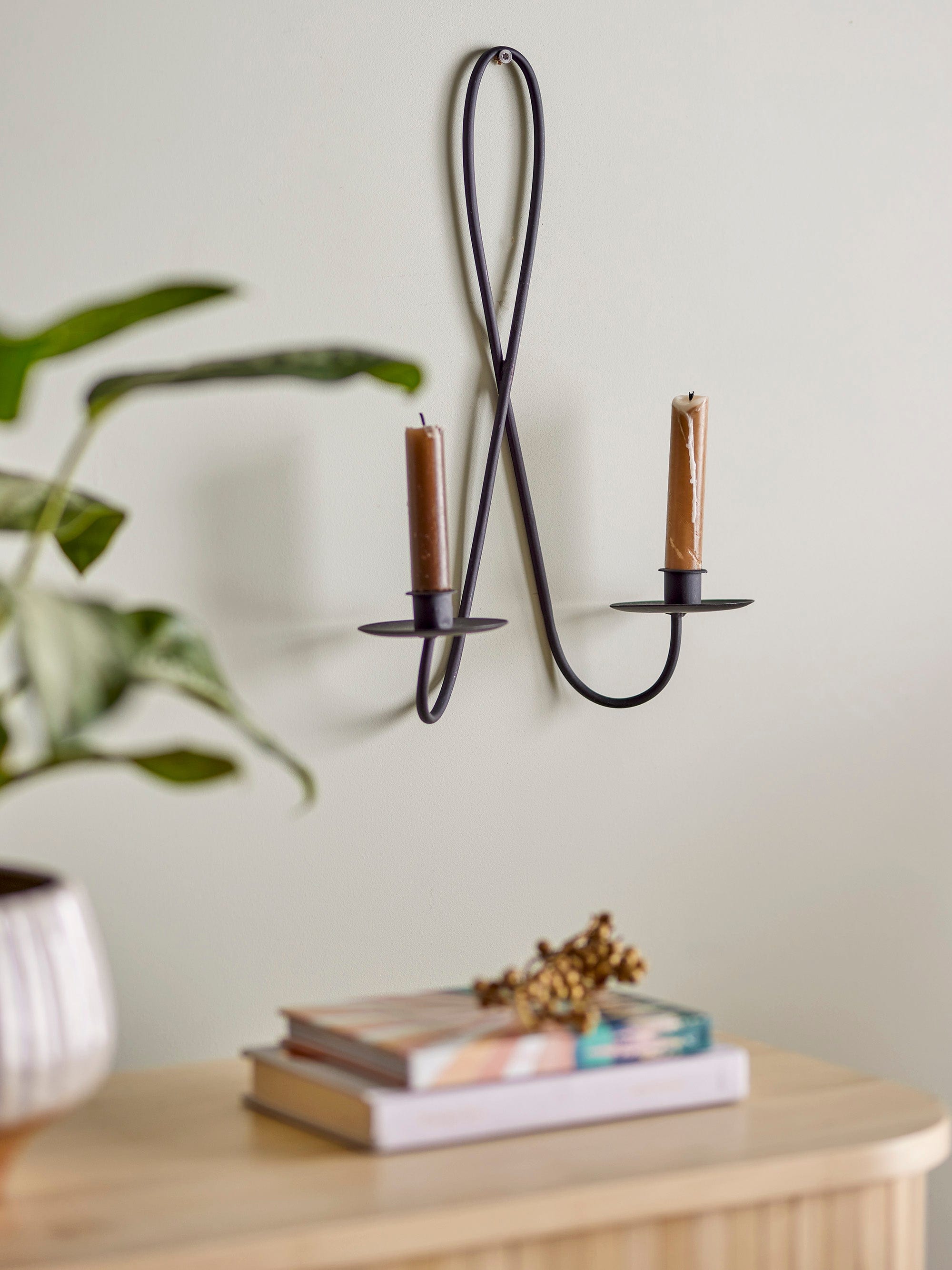 Decoratiune metalica de perete, cu suport lumanare, Florentin Negru, l28xH41 cm (2)