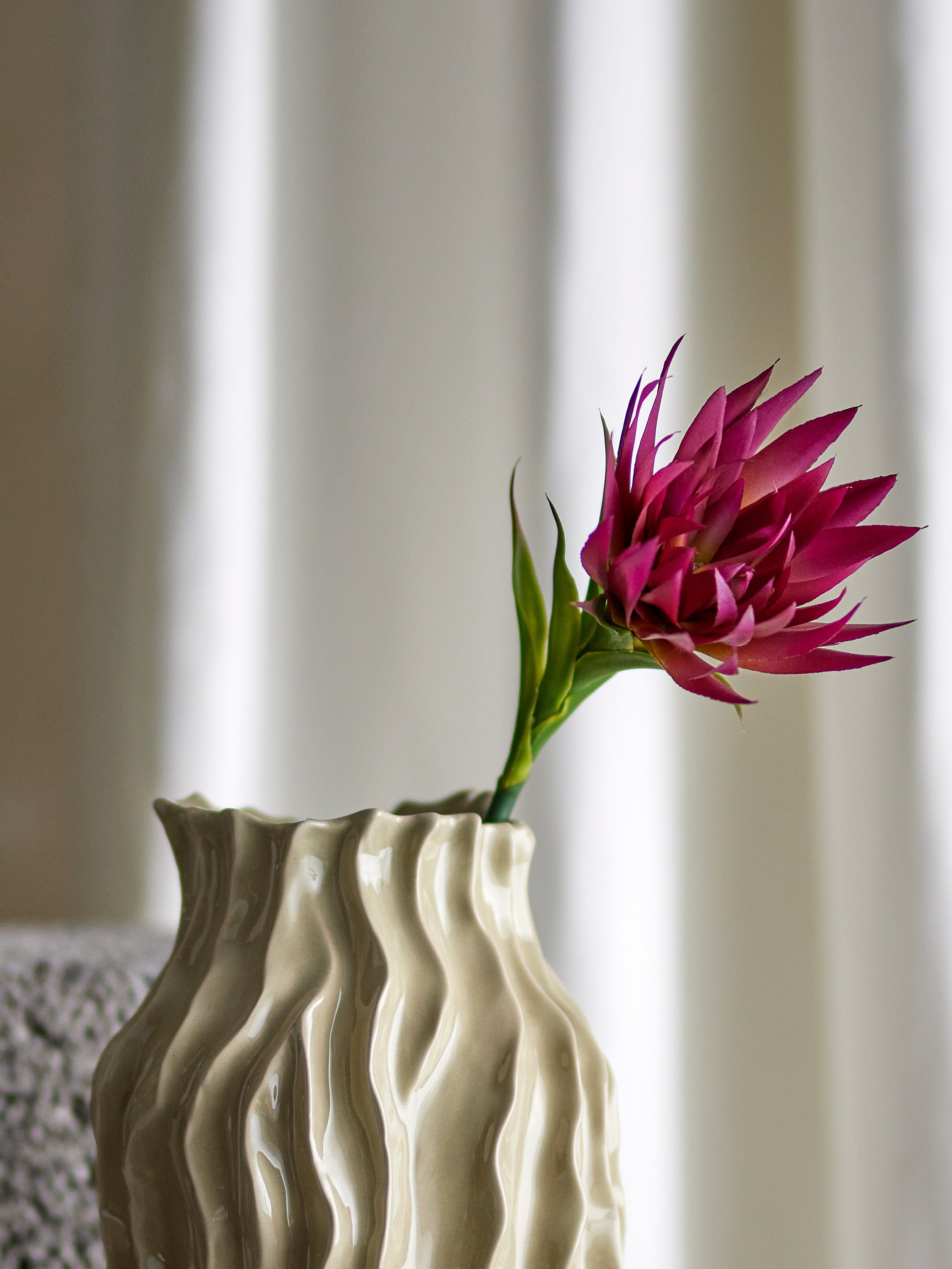 Fir floare artificiala, Lily Violet, H76 cm (3)