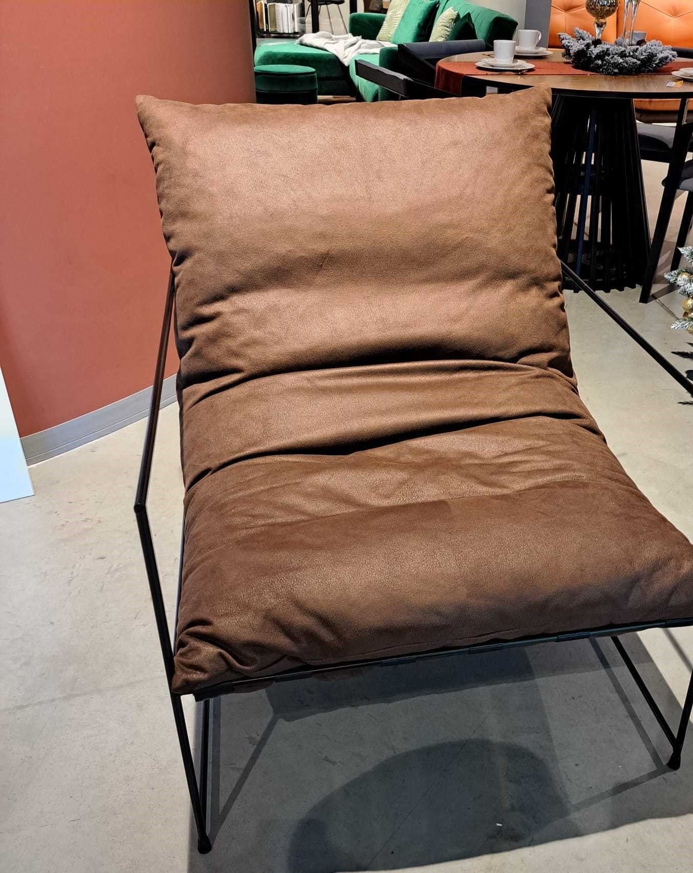 Fotoliu fix tapitat cu stofa si picioare metalice, Elton Maro / Negru, l76xA104xH85 cm (1)