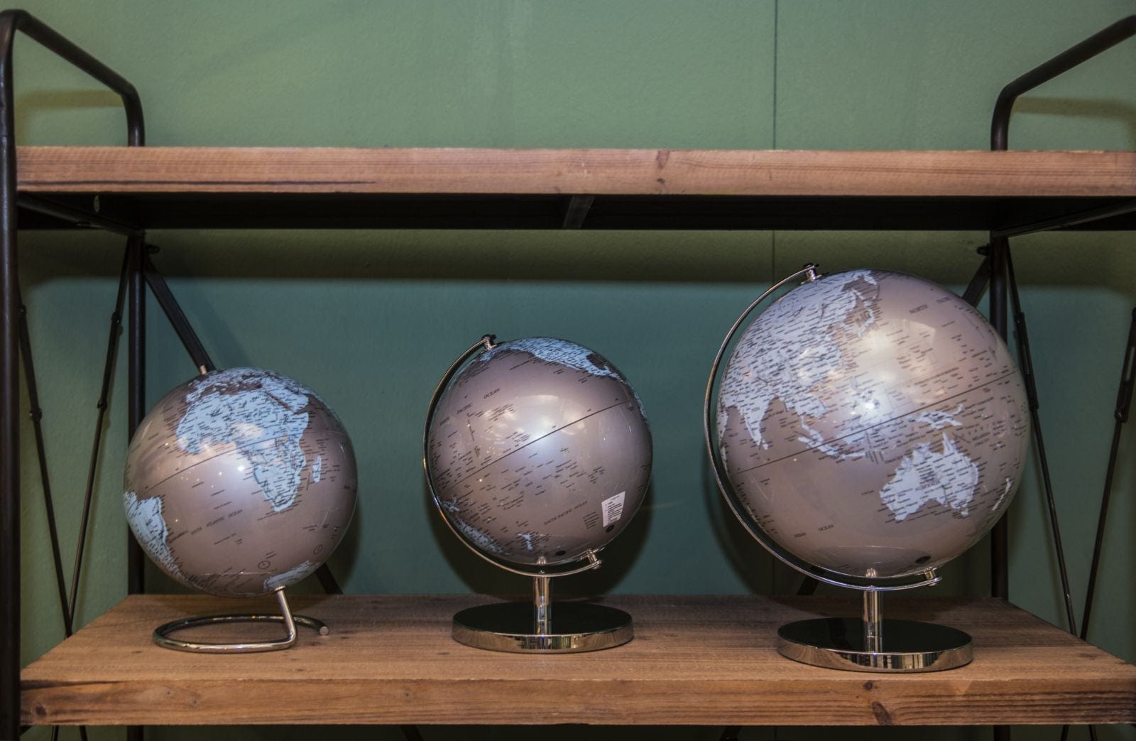 Glob pamantesc din plastic si metal Mapamond Big Argintiu, Ø25xH34 cm (6)