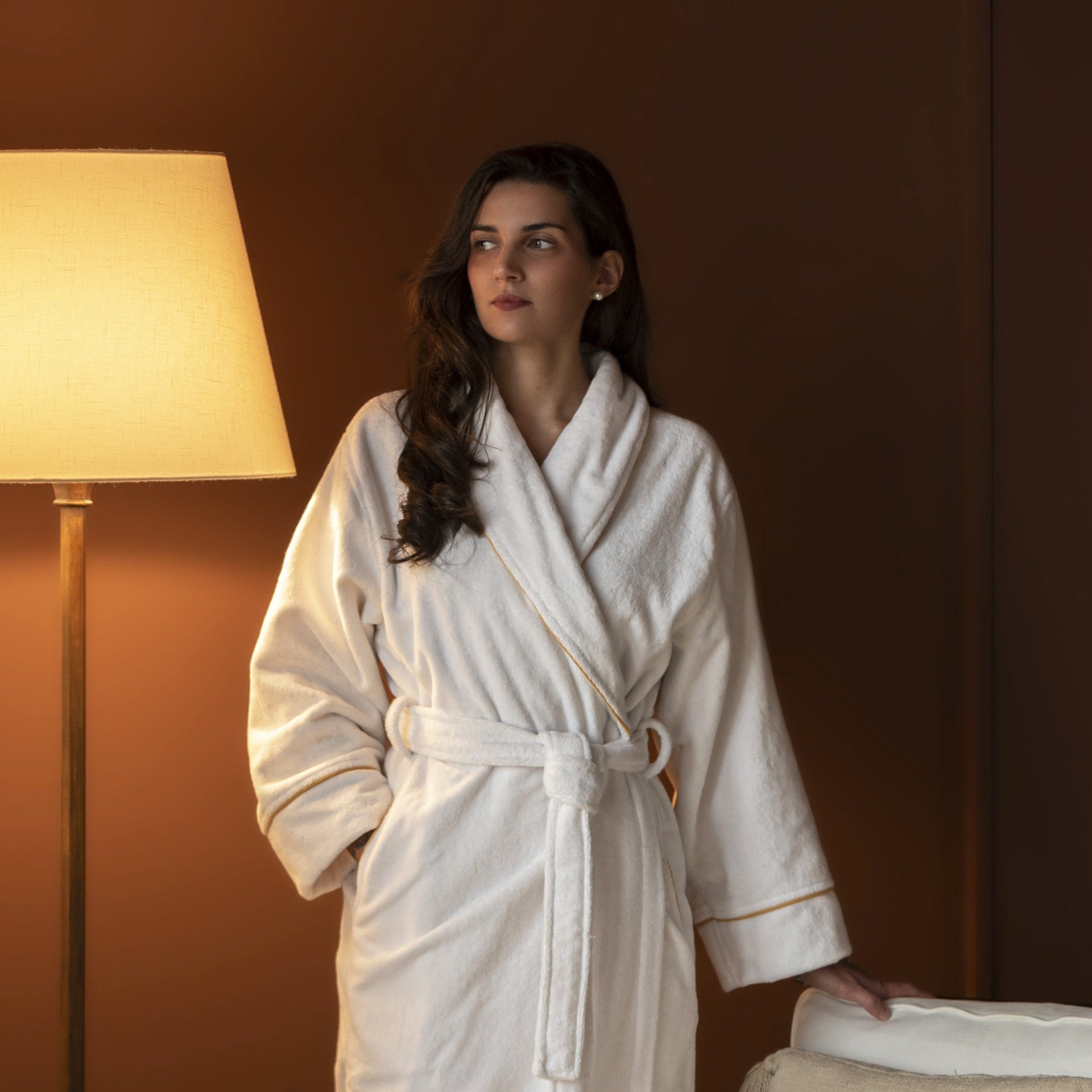 Halat de baie Unisex, din Bumbac, in cutie cadou, 550 GSM, Marimea L, Continental Alb / Auriu (2)