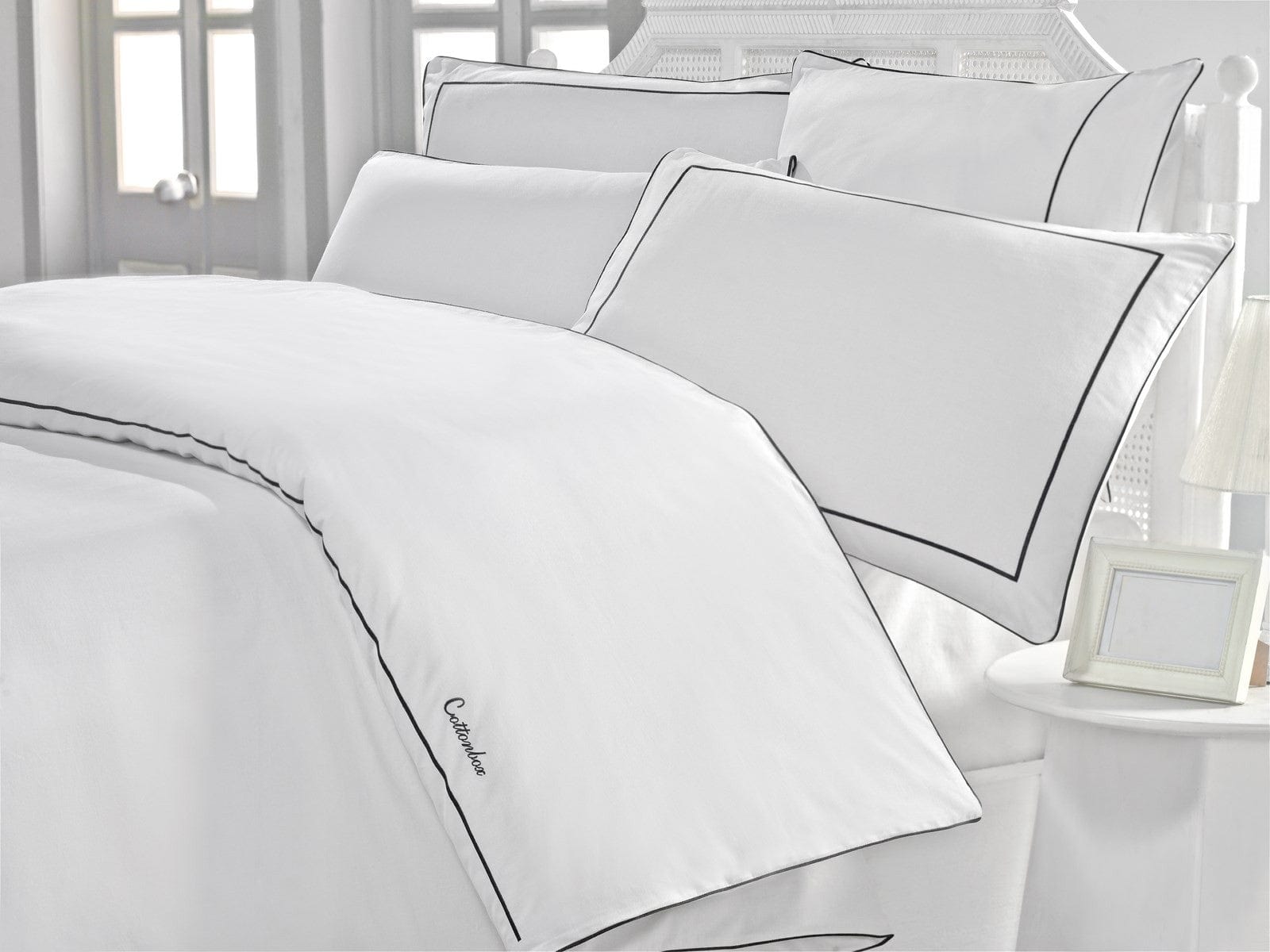 Asir Lenjerie de pat din bumbac Akfil Mahon Alb / Negru, 200 x 220 cm