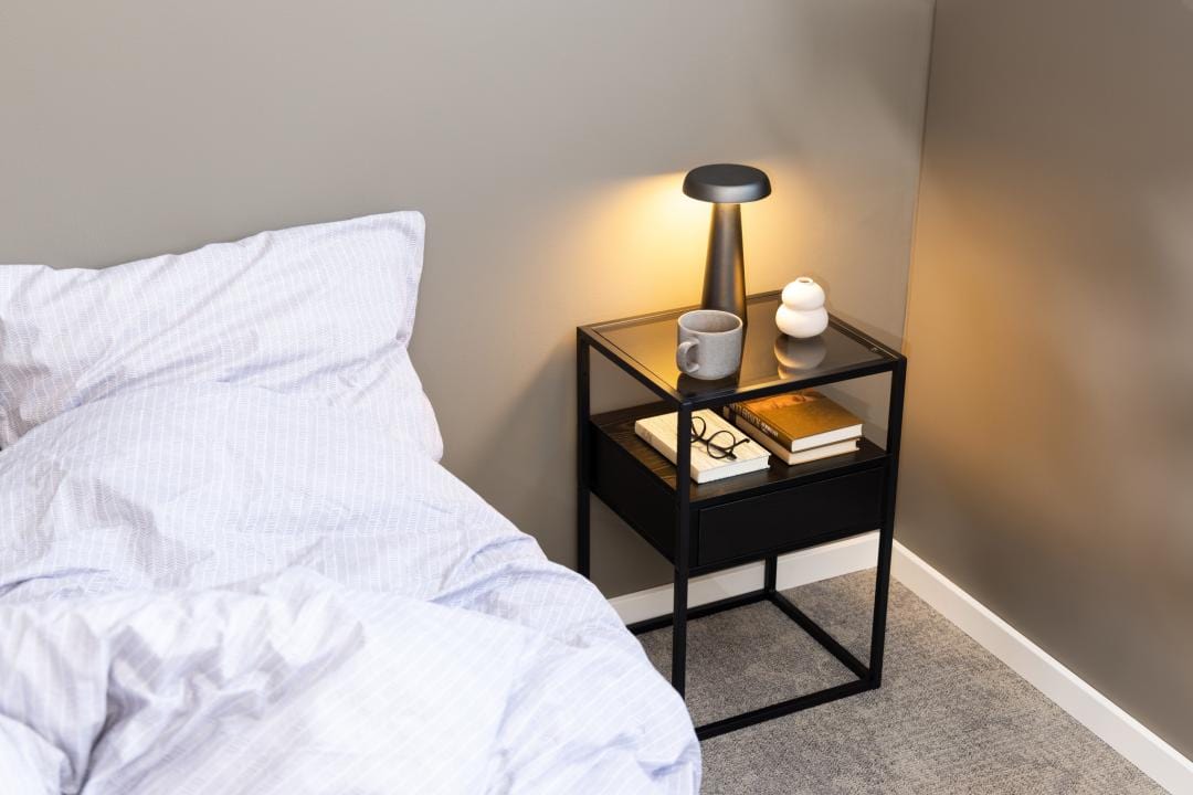 Noptiera din sticla si metal, cu 1 sertar, Randolf Fumuriu / Negru, l40xA35xH60 cm (8)