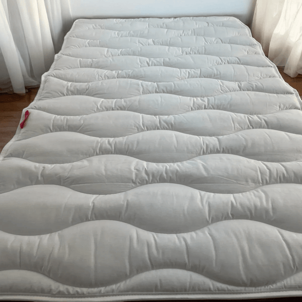 Cadar 200 x 140 cm Pilota Vara, umplutura vata 350 g/mp, tesatura bumbac, Waves Alb