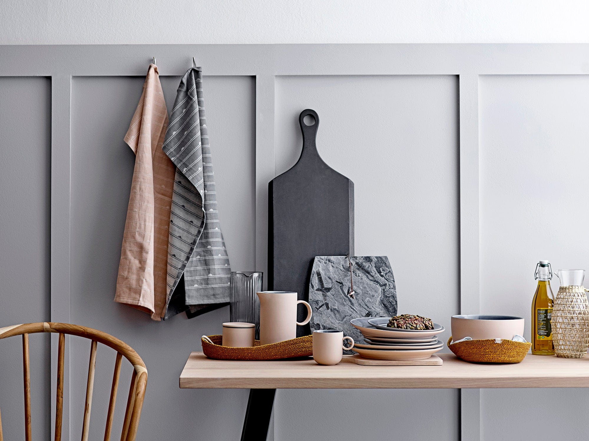 Bloomingville Platou servire din lemn de acacia, Okai Negru, L70xl25xH1,5 cm