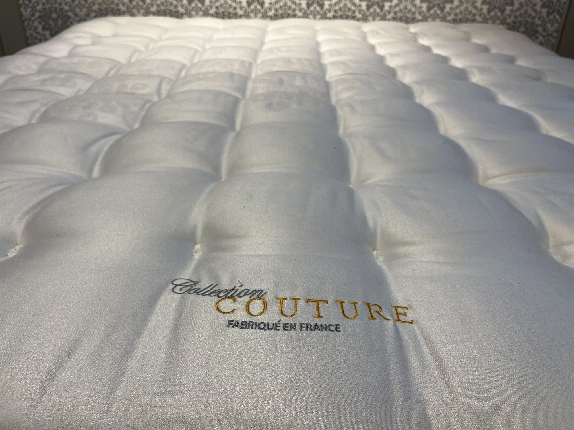 TRECA Saltea Couture Louange, 33 cm Grosime cu Rama de Pat si Topper H 10 cm inclus, 200 x 180 cm, Tréca Paris