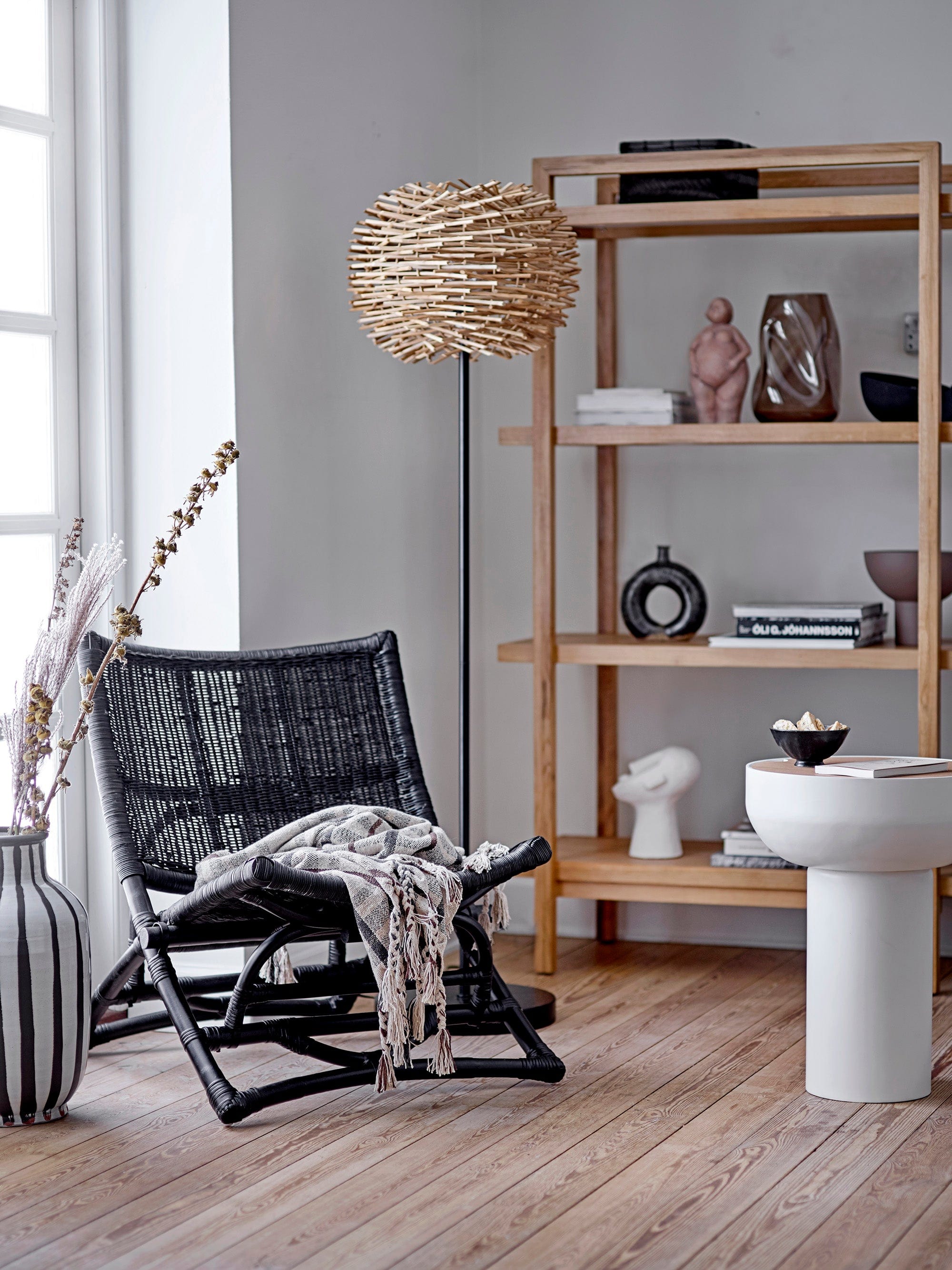 Set 4 boluri din portelan, Yoko Negru, 370 ml (3)