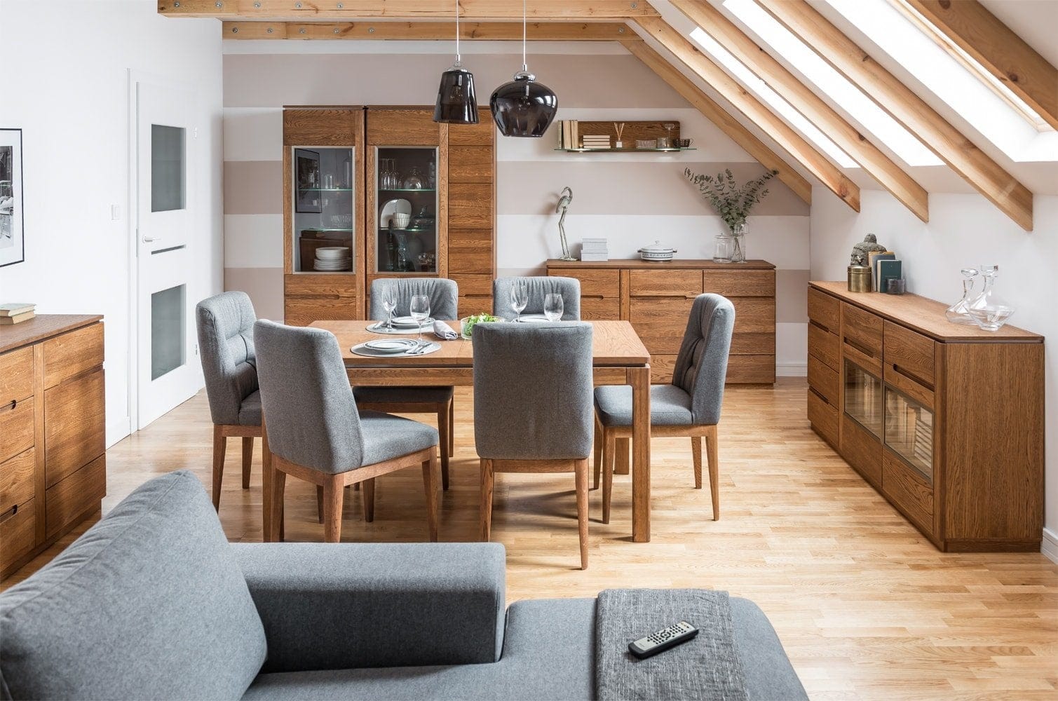 Szynaka Etajera din furnir si sticla cu LED inclus Montenegro 35 Large Stejar Rustic, l160xl25xH23 cm