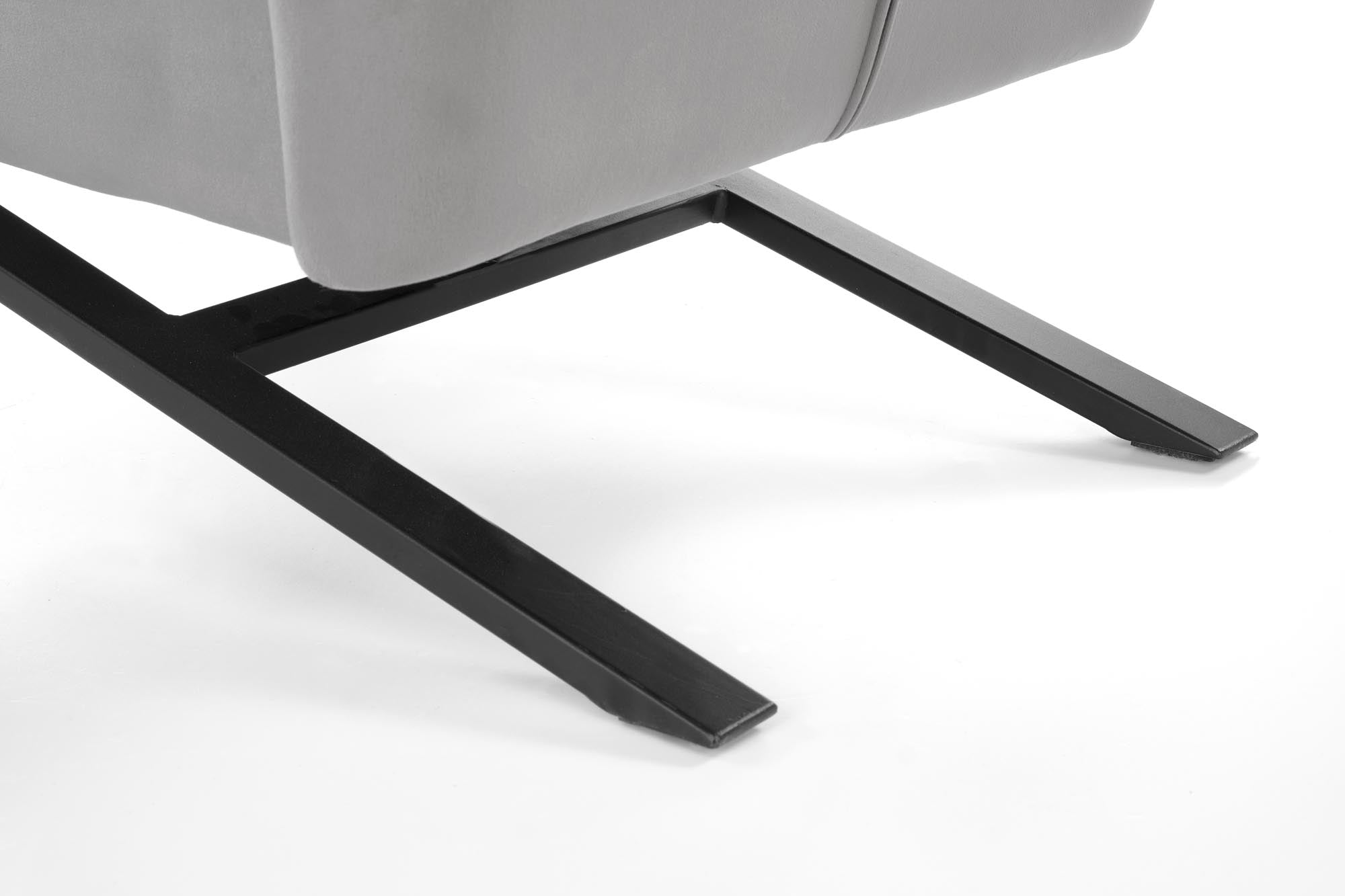 Halmar Fotoliu fix tapitat cu stofa si picioare metalice, Vicentt Velvet Gri / Negru, l70xA80xH85 cm