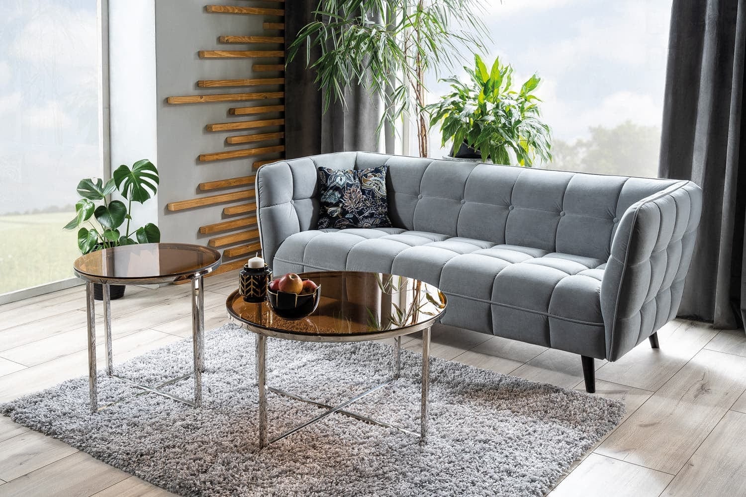 Masa de cafea, din sticla si metal Crossby A Amber / Crom, Ø80xH45 cm (1)