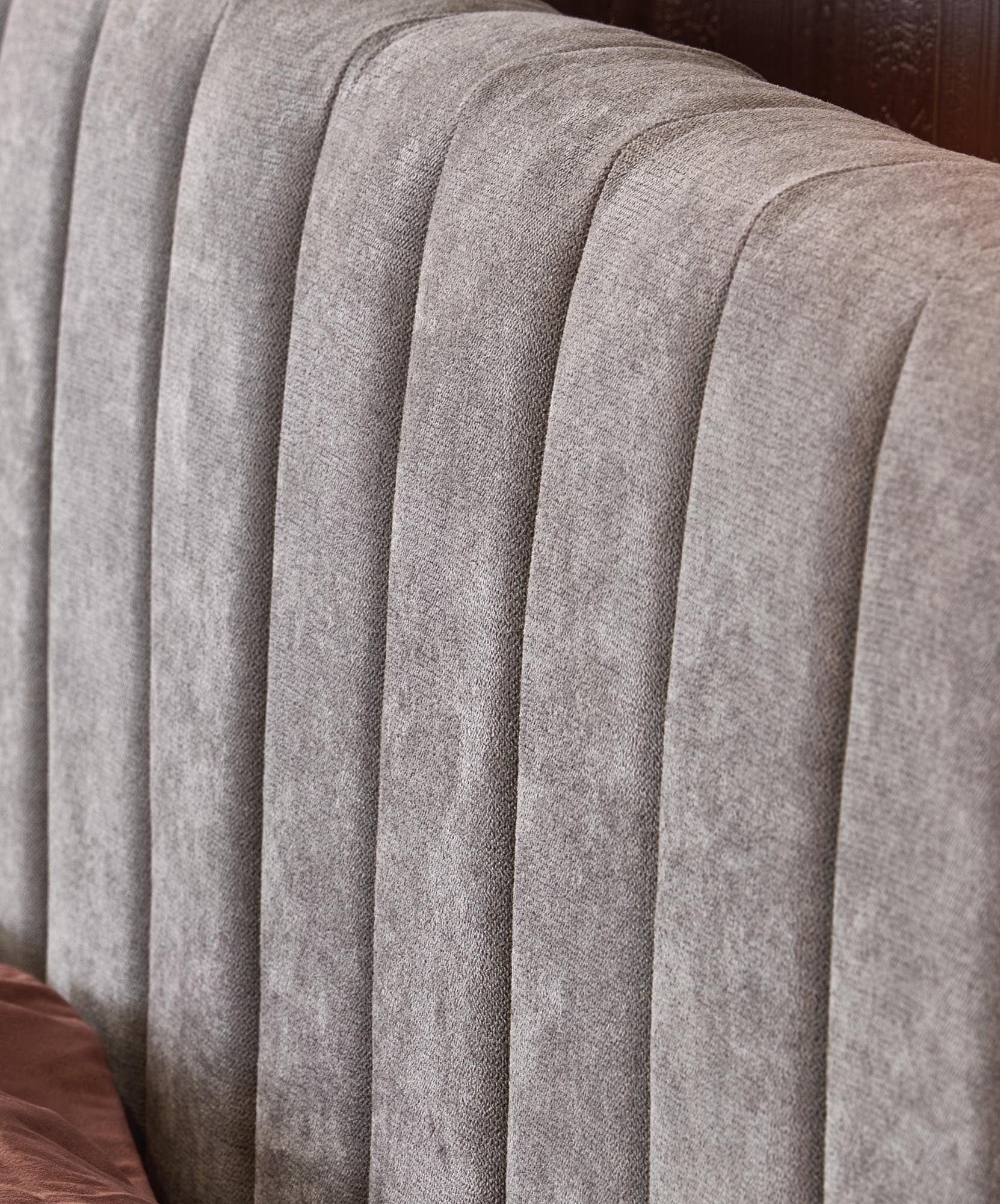 Halmar 200 x 160 cm Pat tapitat cu stofa Francescani Gri Deschis, 200 x 160 cm