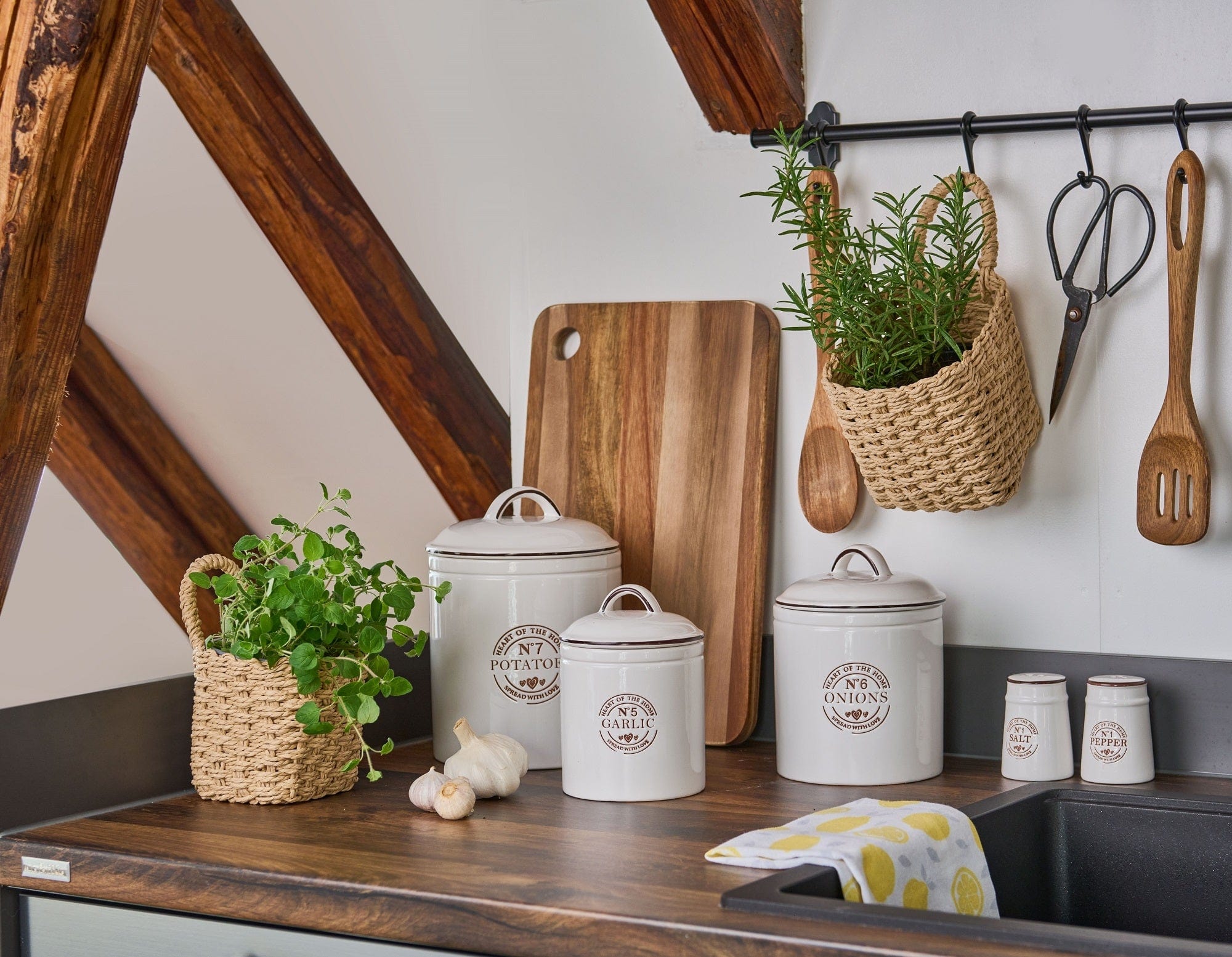 Recipient pentru depozitare cu capac, din ceramica, Onions Medium  Alb, 1620 ml, Ø14,5xH20 cm (5)