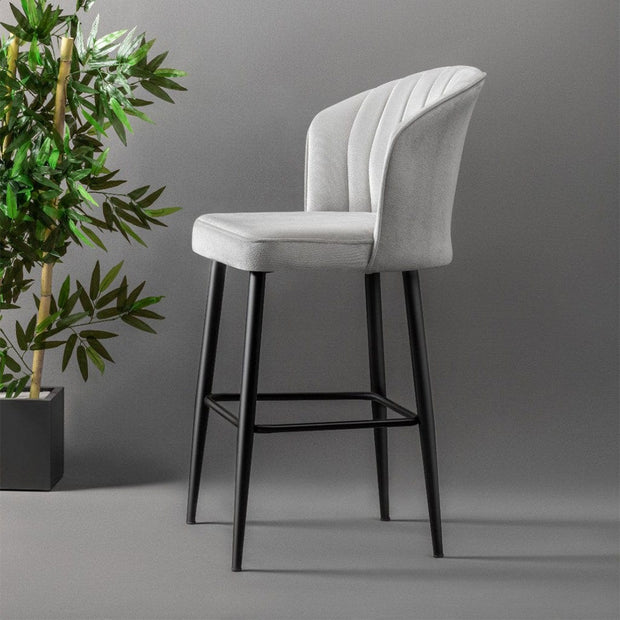 Asir Set 4 scaune de bar tapitate cu stofa si picioare metalice, Rubi Velvet Crem / Negru, l52xA42xH97 cm