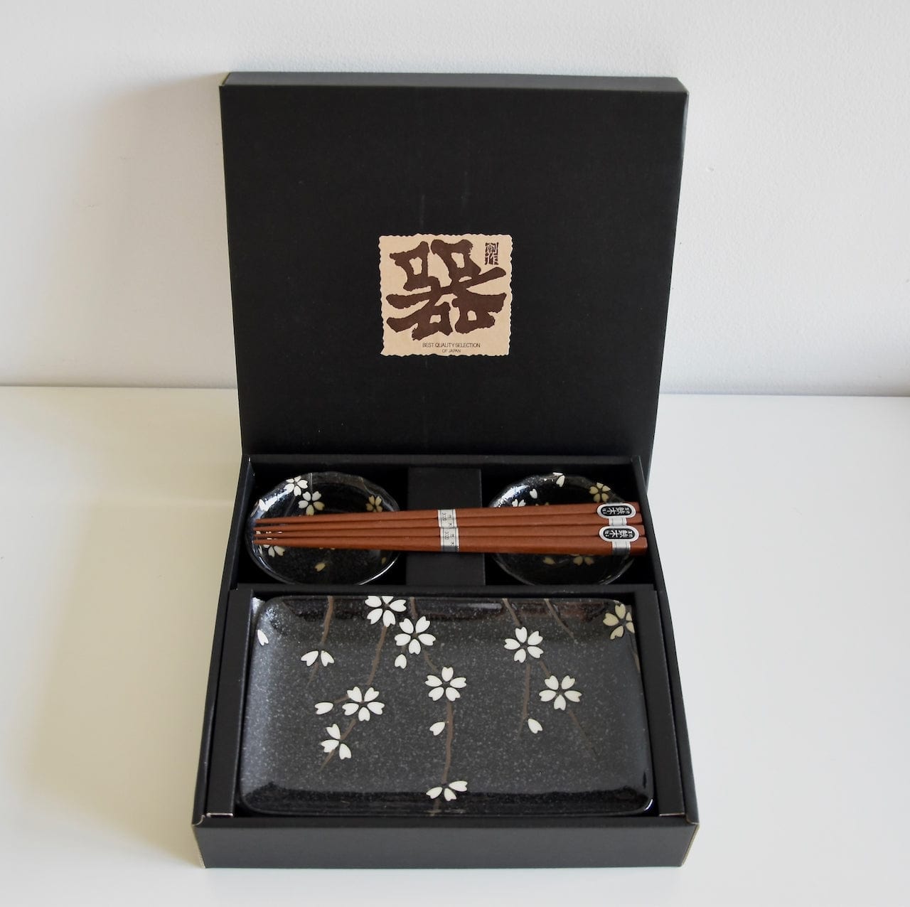 Set japonez pentru servire sushi, din ceramica, Petals Negru, 4 piese (2)