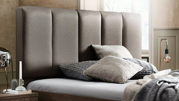 Dogtas Set Mobila Dormitor din pal, cu pat 200 x 180 cm, 5 piese Clara Nuc / Grej