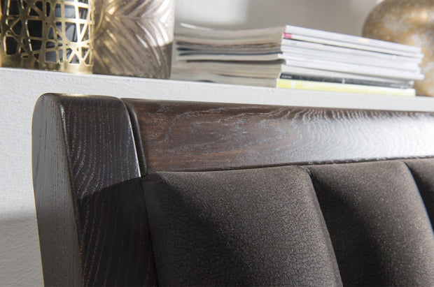 Set Mobila Dormitor din pal, furnir si lemn, cu pat 200 x 160 cm, 4 piese Porti Stejar Choco / Negru (3)