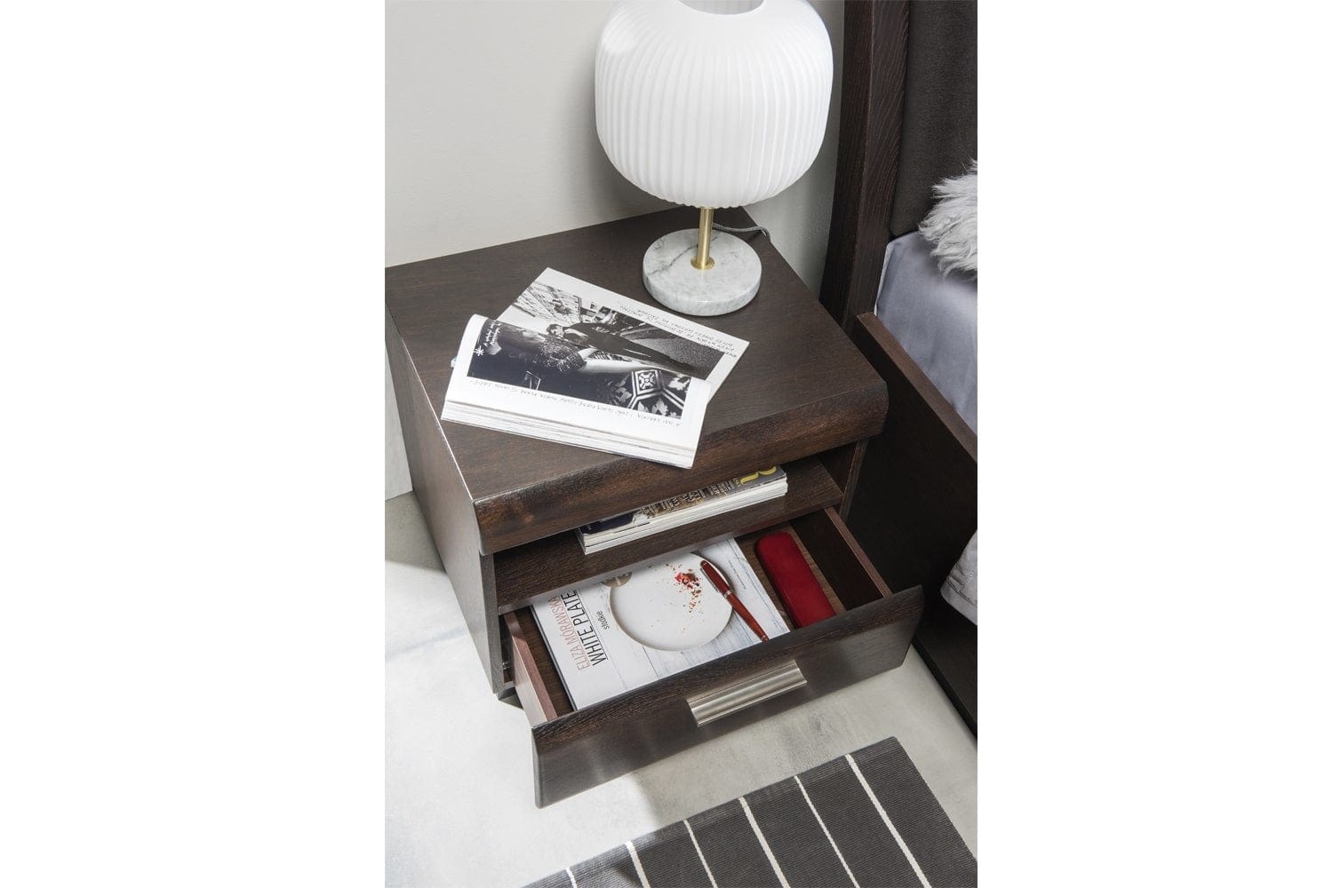 Set Mobila Dormitor din pal, furnir si lemn, cu pat 200 x 160 cm, 4 piese Porti Stejar Choco / Negru (7)