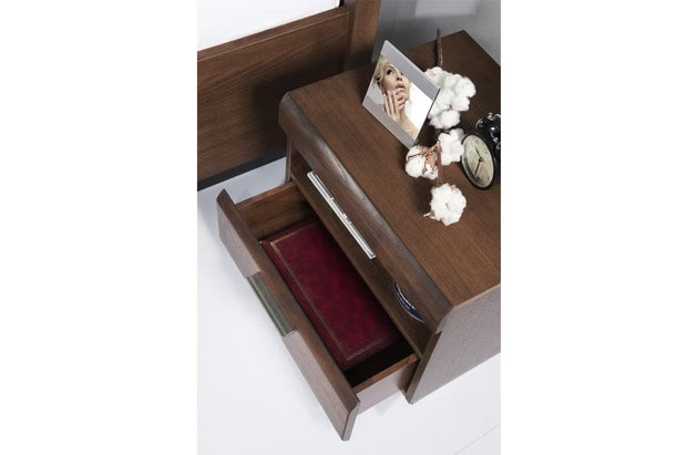 Set Mobila Dormitor din pal, furnir si lemn, cu pat 200 x 160 cm, 5 piese Porti Stejar Antic / Bej Deschis (2)