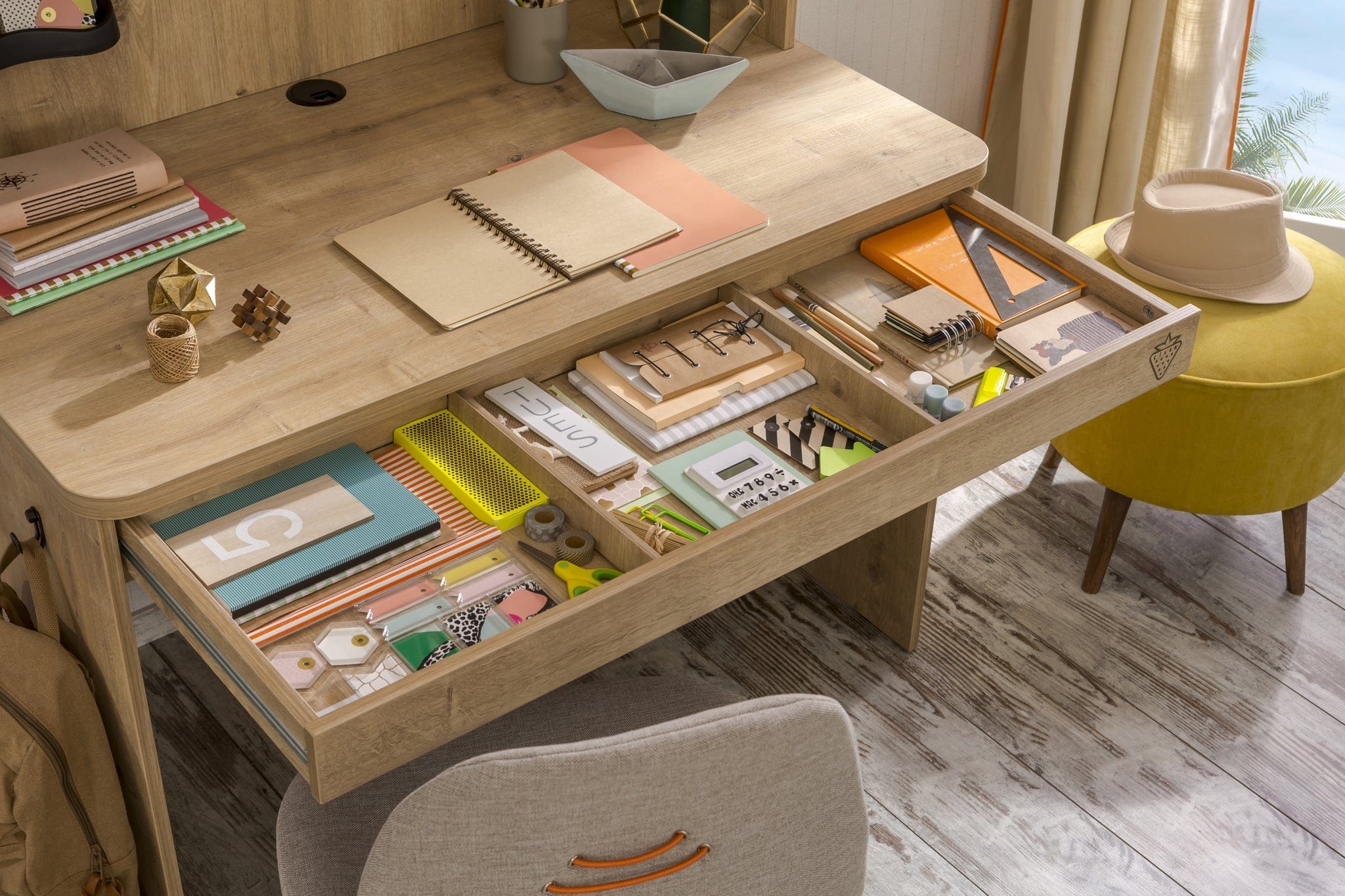 Set Mobila dormitor din pal, pentru tineret 5 piese Mocha Nature (5)