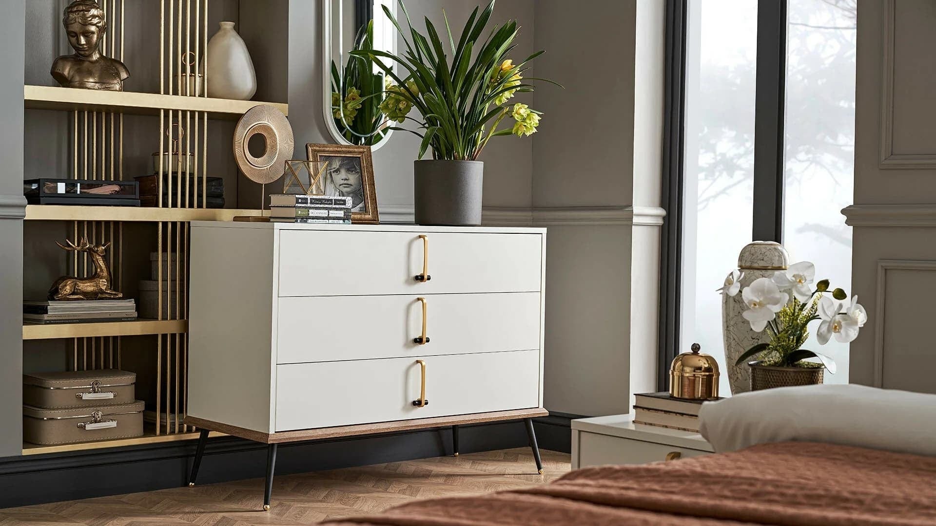 Dogtas Set Mobila Dormitor din pal si metal, cu pat 200 x 180 cm, 5 piese Larina Alb / Grej