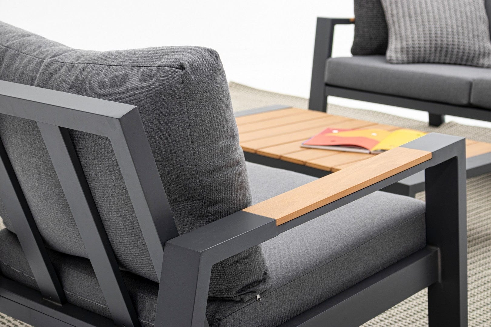 Set mobilier pentru gradina / terasa, Einar Natural / Antracit, 2 fotolii + canapea 2 locuri + masa de cafea (2)