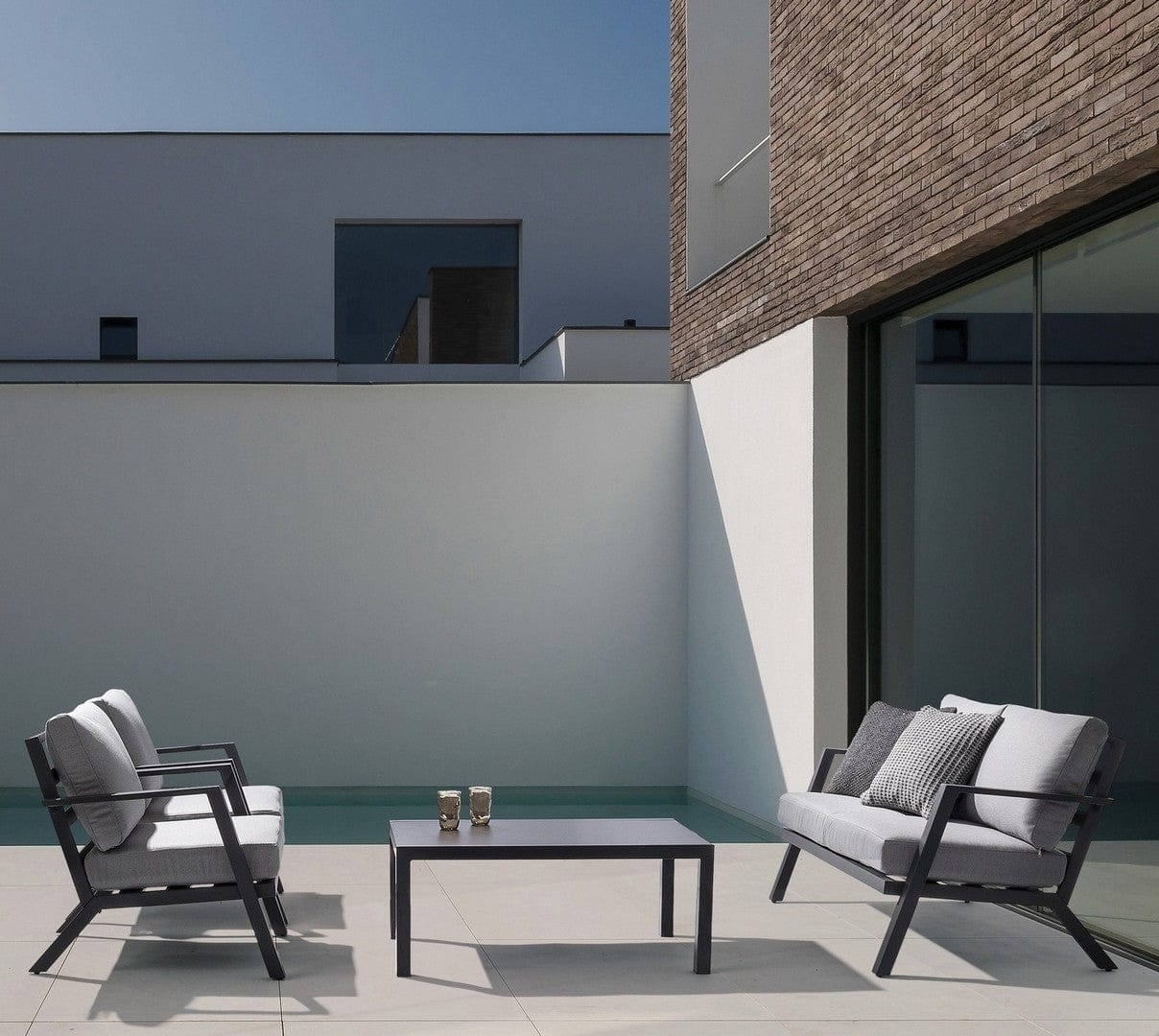 Set mobilier pentru gradina / terasa, Harleys Gri / Antracit, 2 fotolii + canapea 2 locuri + masa de cafea (1)