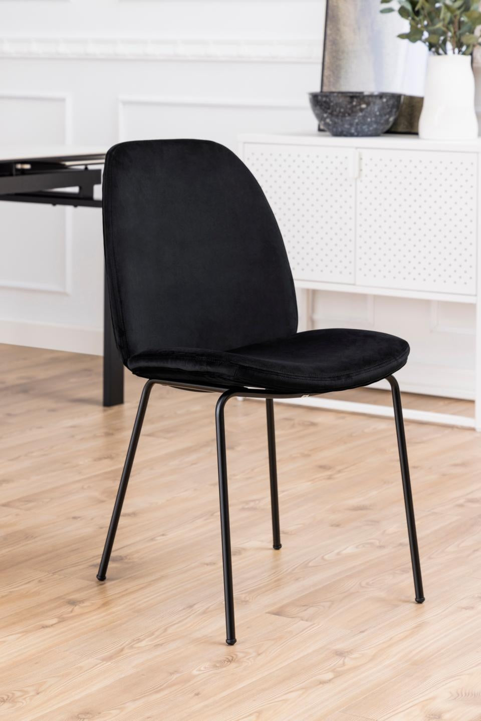 Set 2 scaune tapitate cu stofa si picioare metalice Carmen Velvet Negru, l48,5xA63xH87,5 cm (2)