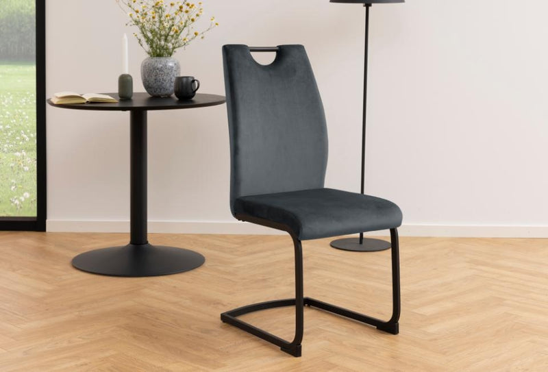 Set 2 scaune tapitate cu stofa si picioare metalice, Ulla Velvet Gri inchis / Negru, l43xA58xH100 cm (2)