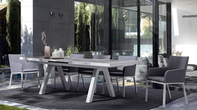 Set 4 scaune de terasa din metal, tapitate cu stofa, Owen Gri / Alb, l55xA62xH82 cm (2)