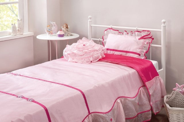 Set cuvertura pat copii si 2 perne decorative Lady Pink (1)