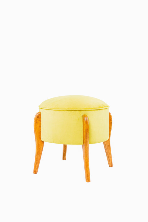 Taburet tapitat cu stofa si picioare din lemn, Lockett Mustariu / Maro, Ø45xH45 cm