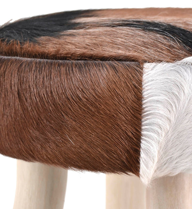 Taburet tapitat cu piele naturala si picioare din lemn Goat Maro / Natural, Ø38xH45 cm (5)