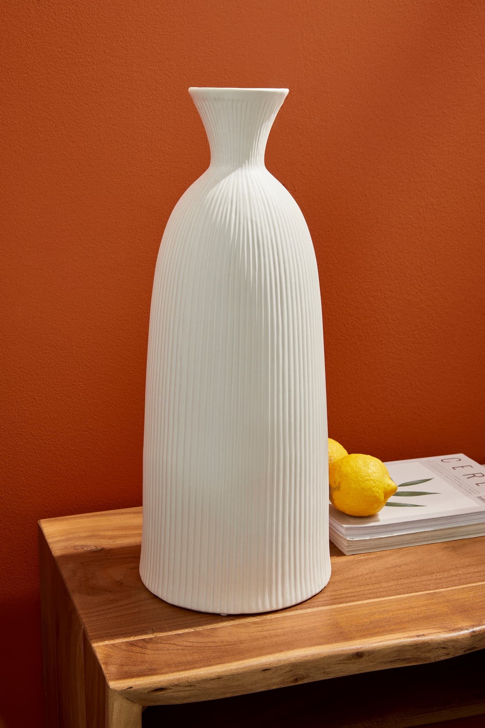 Vaza decorativa din ceramica, Striped D Alb, Ø18,5xH45,5 cm (1)
