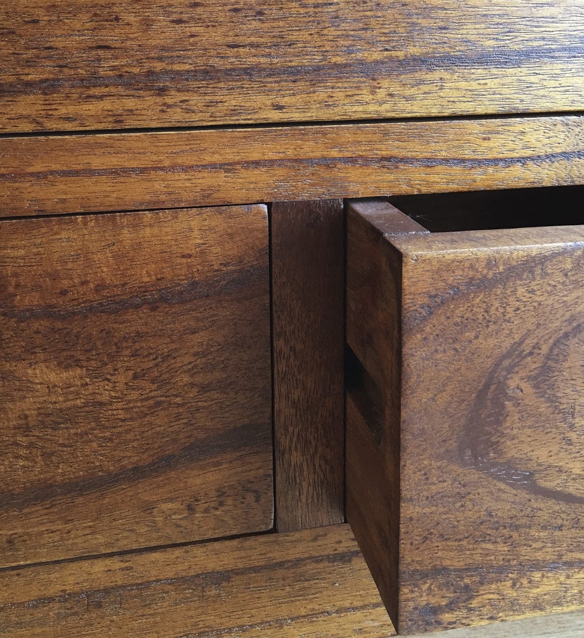 Moycor Vitrina din lemn si furnir, cu 3 sertare si 2 usi, Star III Small Nuc, l70xA35xH135 cm